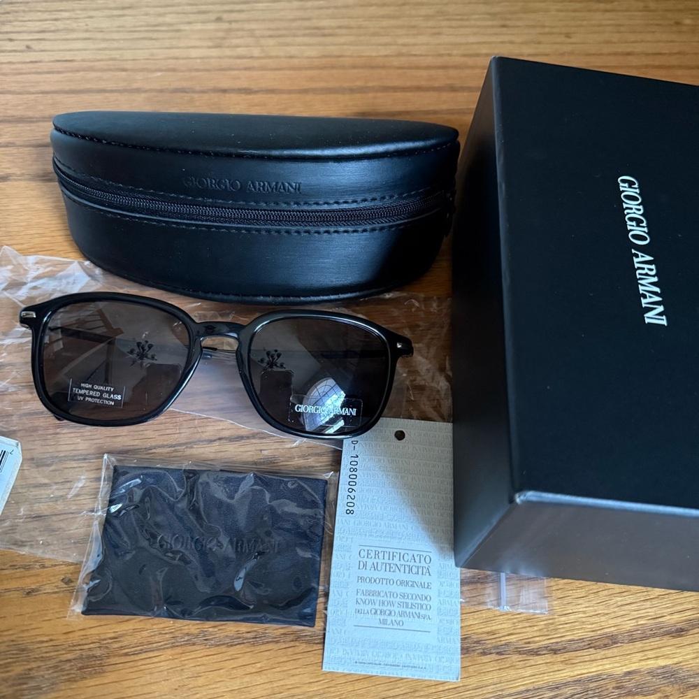 New Giorgio Armani Black Frame Sunglasses with Case Made in Italy 50 20 145